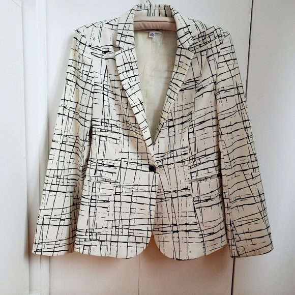 Calvin Klein Jackets & Blazers - Calvin Klein White Blazer with Black accents SZ 10
